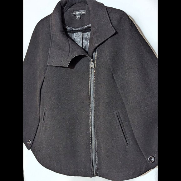 Superb & Elegant VIA SPIGA Size S/M Black Lined Cape w/ Shiny Pleather Trim - Picture 3 of 5